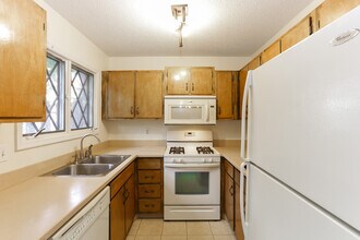 1830 Ashborough Ct in Marietta, GA - Building Photo - Building Photo