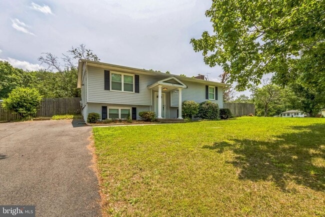 311 Oakridge Dr in Stafford, VA - Building Photo - Building Photo