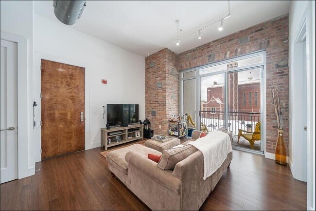 650 Montgomery St in Jersey City, NJ - Building Photo - Building Photo