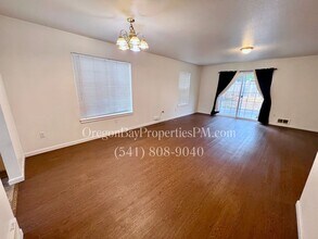 868 Blanco Ave in Coos Bay, OR - Building Photo - Building Photo