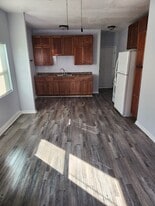 416 W 5th St, Unit All utilities included! in Long Beach, CA - Building Photo