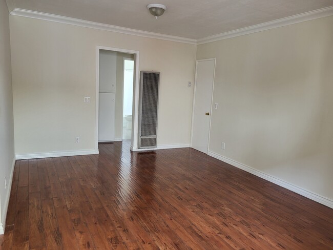 4542 W 17th St, Unit 3 in Los Angeles, CA - Building Photo - Building Photo