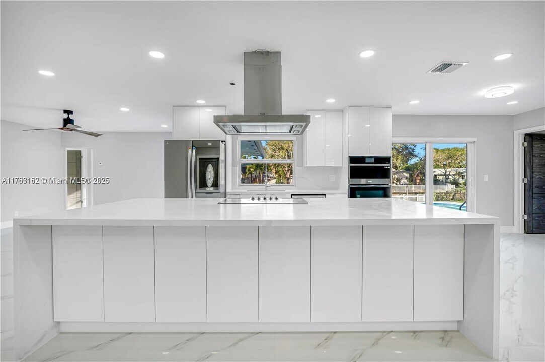6241 SW 16th St in Plantation, FL - Building Photo