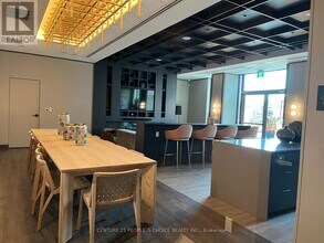 2501 Saw Whet Blvd. in Oakville, ON - Building Photo - Building Photo