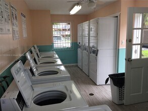 10790 N Kendall Dr in Miami, FL - Building Photo - Building Photo