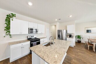 6220 Sunhigh Dr in San Antonio, TX - Building Photo - Building Photo