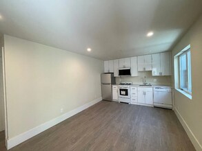 52 E 40th Ave in San Mateo, CA - Foto de edificio - Building Photo