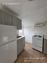 35 Altonwood Pl in Yonkers, NY - Building Photo - Building Photo