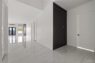 32 Zimmerius Ave in McAllen, TX - Building Photo - Building Photo