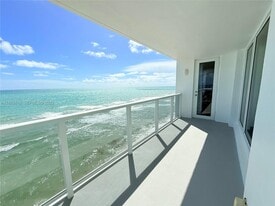 2751 S Ocean Dr in Hollywood, FL - Building Photo