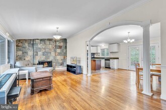 4415 Elmwood Dr in Alexandria, VA - Foto de edificio - Building Photo