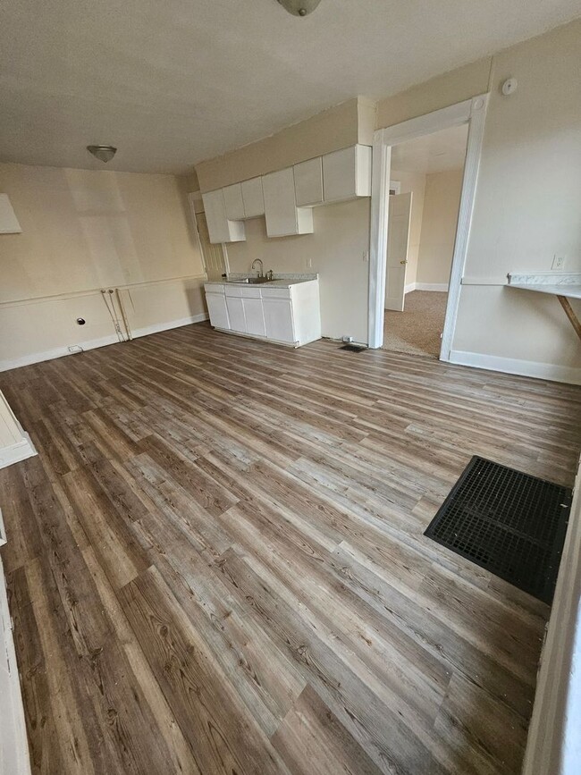 property at 701 W 18th St