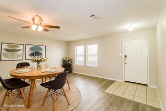 541 Magdalen Ave in Crowley, TX - Foto de edificio - Building Photo