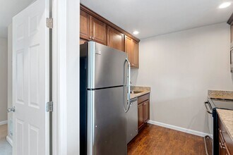Bayshore Vista Apartments in Kirkland, WA - Building Photo - Interior Photo