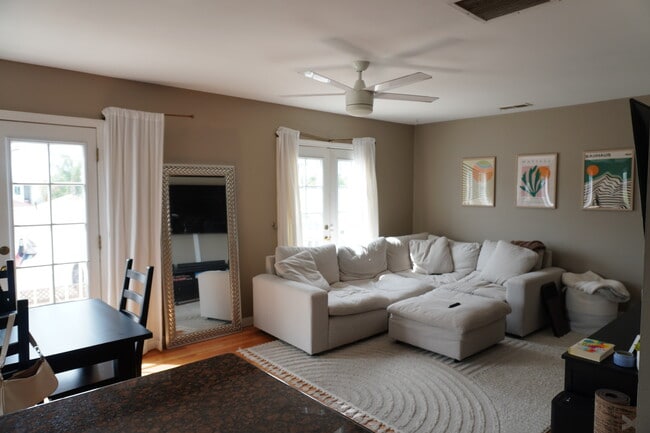 1813 Oliver Ave, Unit Fl 2