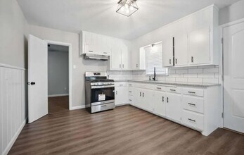 2004 45th St in Lubbock, TX - Building Photo - Building Photo