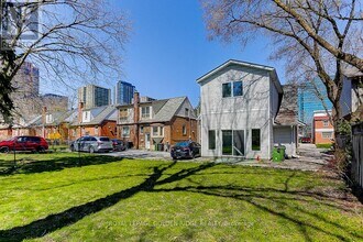 21 Lyndale Dr in Toronto, ON - Building Photo - Building Photo