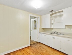 8206 Sandra St in Houston, TX - Foto de edificio - Building Photo