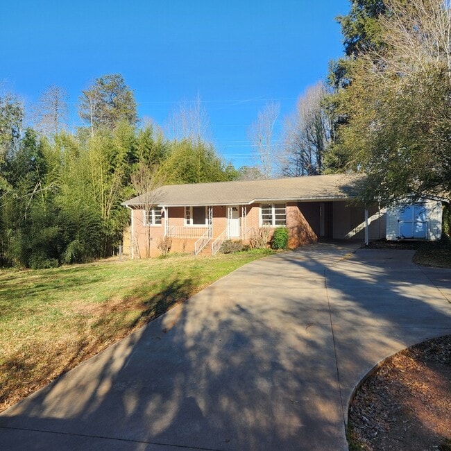 60 Stallings Rd in Taylors, SC - Building Photo - Building Photo
