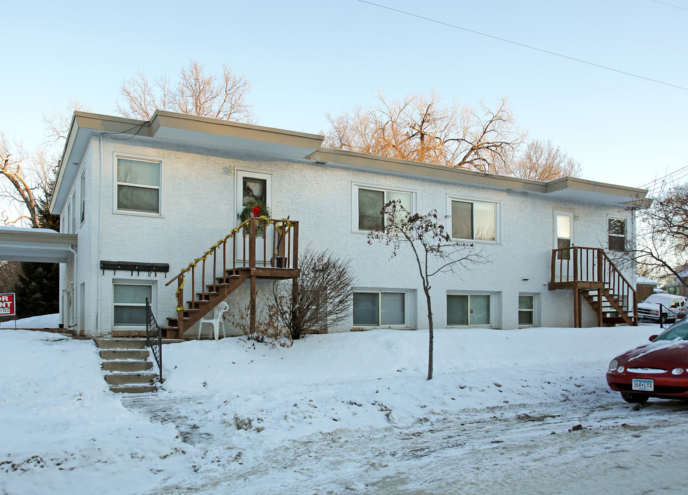 652 Stryker Ave in St. Paul, MN - Foto de edificio