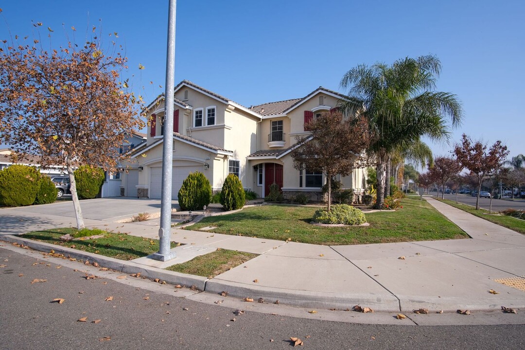 1620 Fiddle Leaf Ln in Ceres, CA - Building Photo