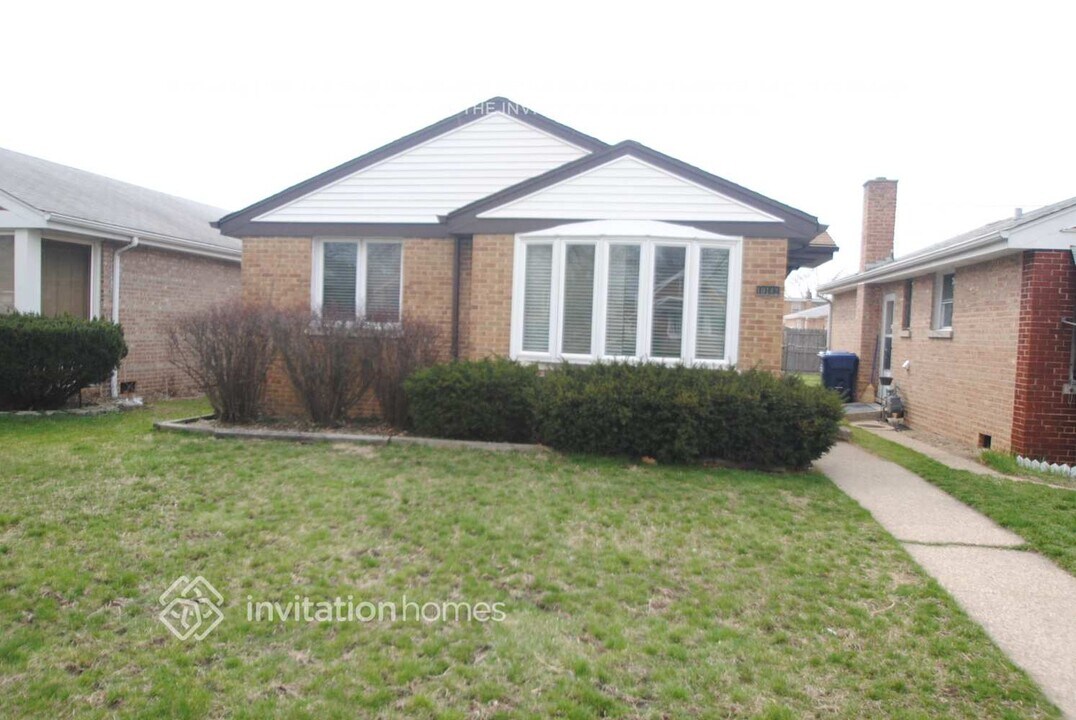 10142 S California Ave in Evergreen Park, IL - Building Photo