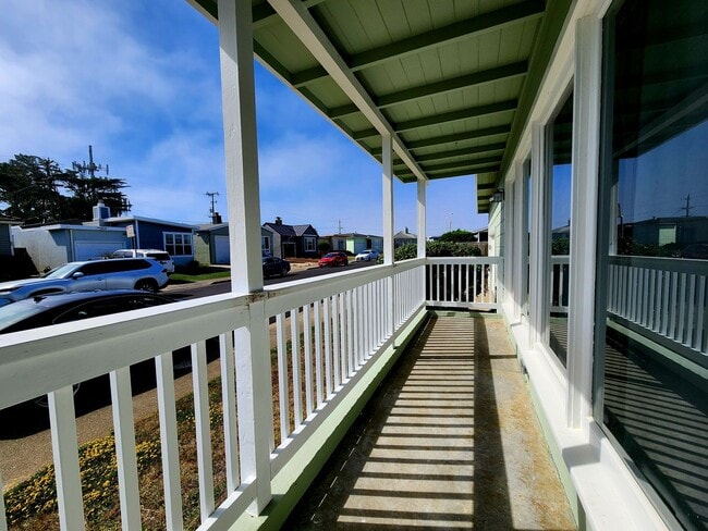 97 Oceanside Dr in Daly City, CA - Building Photo - Building Photo