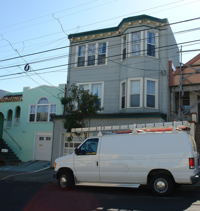 471 Winchester St in Daly City, CA - Building Photo - Building Photo