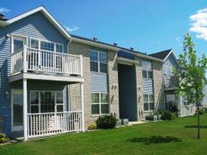 Charleswood Townhomes in West Fargo, ND - Foto de edificio - Building Photo