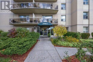 2961 Dufferin St in Toronto, ON - Building Photo