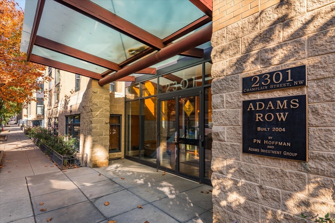 2301 Champlain St NW, Unit 210 in Washington, DC - Foto de edificio