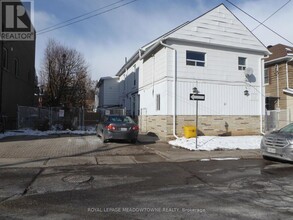 12 Wesleyan St in Halton Hills, ON - Building Photo - Building Photo