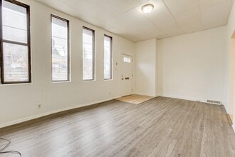 705 Brownsville Rd, Unit 1st Floor Front in Pittsburgh, PA - Building Photo - Building Photo