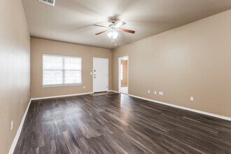 11813 NW 131st St in Piedmont, OK - Foto de edificio - Building Photo