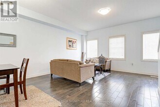 16 Whitehaven Ln in Kitchener, ON - Building Photo - Building Photo
