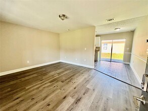 504 Blackbird Ln in Poinciana, FL - Foto de edificio - Building Photo