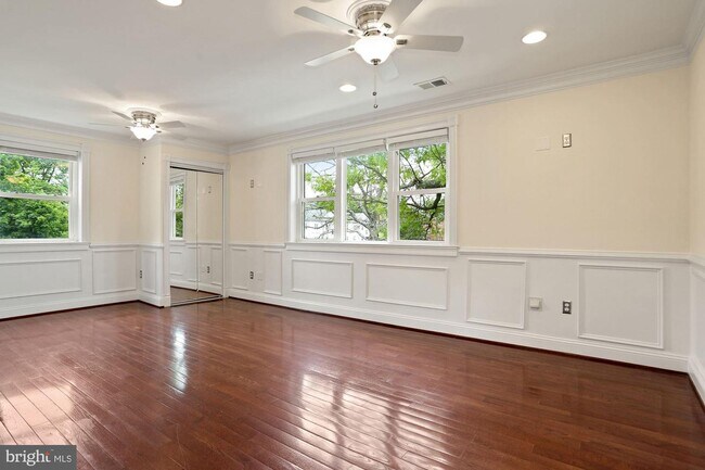 6180 Greenwood Dr-Unit -202 in Falls Church, VA - Building Photo - Building Photo