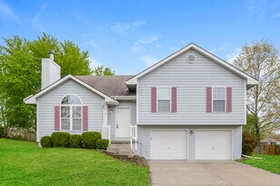 2110 Glenside Rd in Kearney, MO - Building Photo