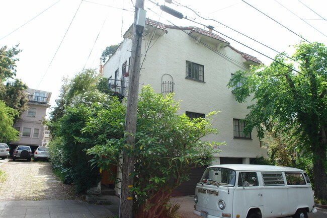 Las Casitas Apartments in Berkeley, CA - Foto de edificio - Building Photo