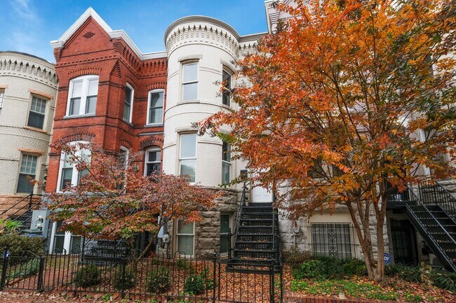 310 9th St NE in Washington, DC - Foto de edificio - Building Photo
