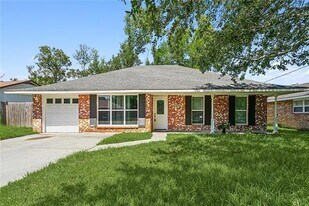 620 Markham Dr in Slidell, LA - Building Photo
