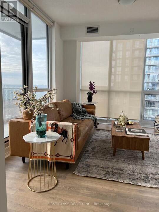32-832 Forest Manor Rd in Toronto, ON - Building Photo