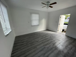 2765 NW 55th St in Miami, FL - Building Photo - Interior Photo