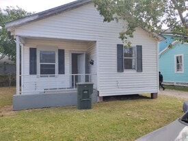 2412 44th St in Galveston, TX - Building Photo