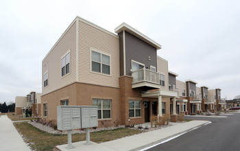 Grand View Townhomes in Grand Chute, WI - Building Photo - Building Photo