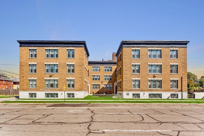 The Charlotte Detroit in Detroit, MI - Foto de edificio - Building Photo