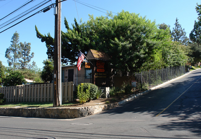 La Sierra Vista in La Mesa, CA - Building Photo - Building Photo