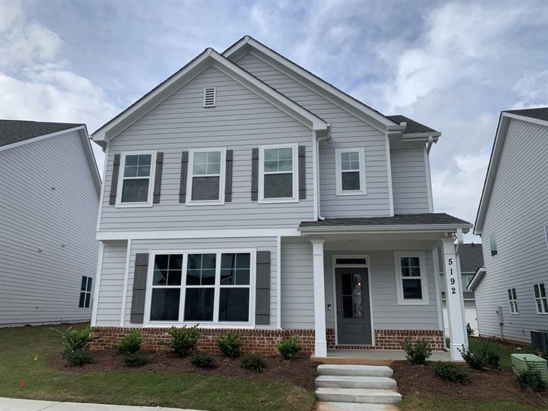 5192 Parkwood Dr in Flowery Branch, GA - Building Photo