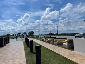 5252 NW 85th Ave, Unit 1809 in Doral, FL - Building Photo - Building Photo