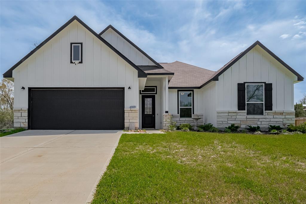 26553 Doe Ln in Hempstead, TX - Building Photo